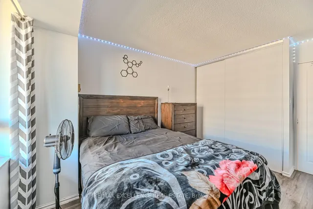 Additional image 32 of 5 Lisa St Unit 1002