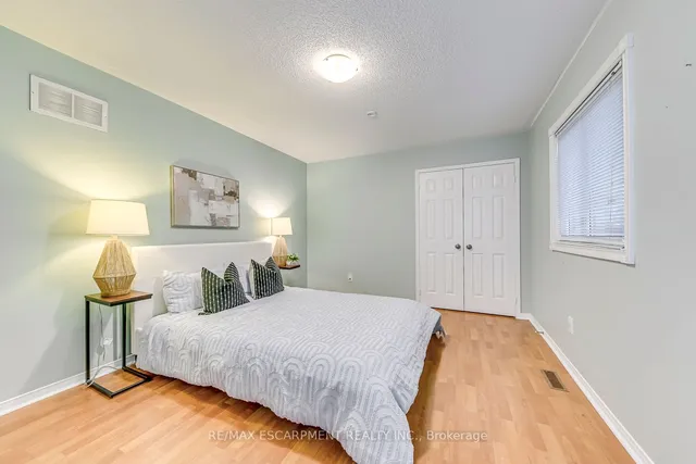 Additional image 29 of 435 March Cres