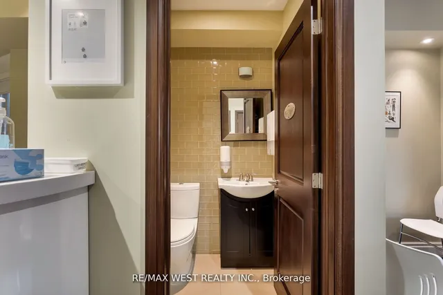 Additional image 6 of 96 Roncesvalles Ave