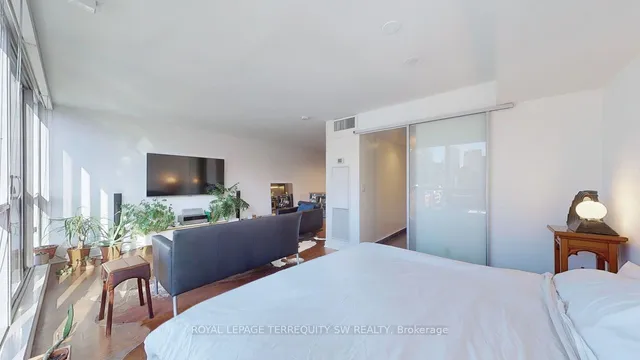 Additional image 26 of 320 Richmond St Unit 810