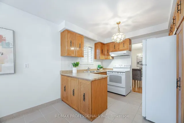 Additional image 8 of 141 Kingsbridge Garden Circ