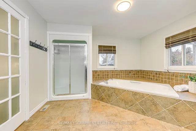 Additional image 24 of 435 March Cres