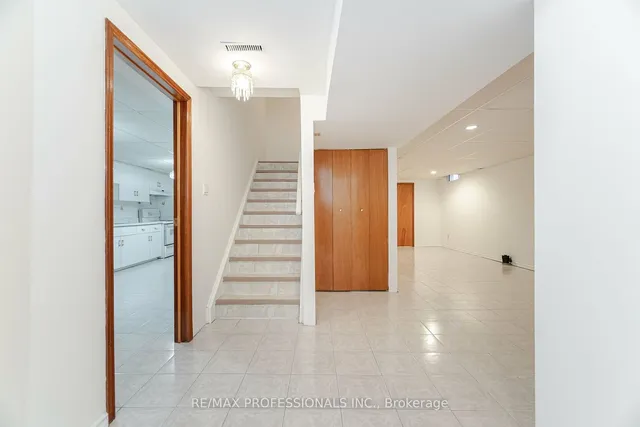 Additional image 24 of 141 Kingsbridge Garden Circ