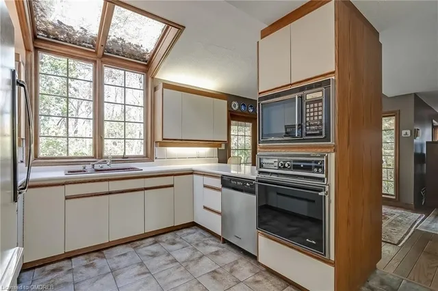 Additional image 25 of 1296 Cumnock Cres