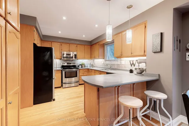 Additional image 9 of 400 Claremont Cres