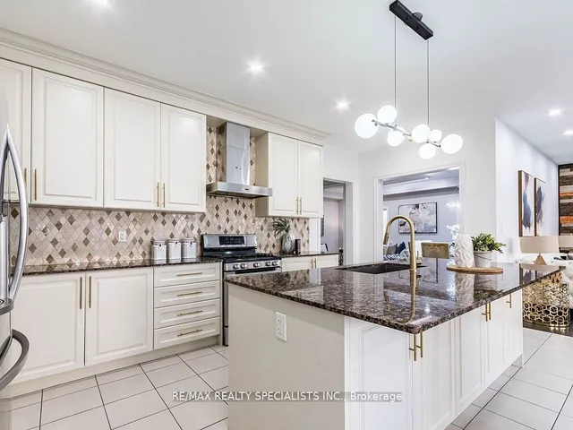 Additional image 12 of 14 Canary Clse