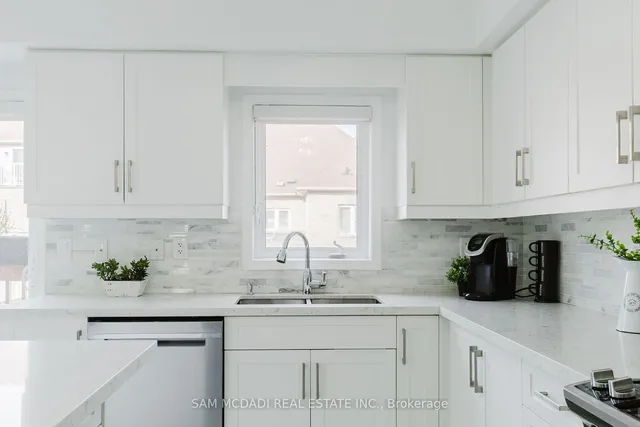 Additional image 24 of 745 Candlestick Circ