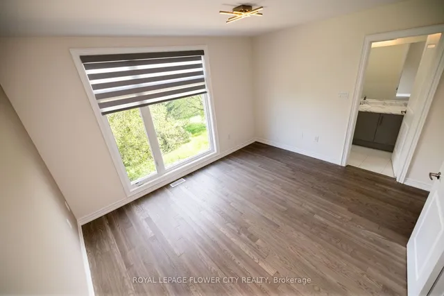 Additional image 29 of 38 Queenpost Dr