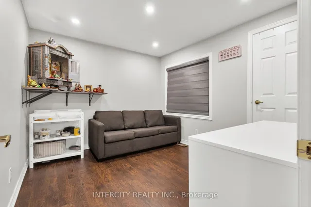 Additional image 18 of 7 Pika Tr