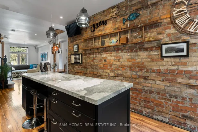 Additional image 11 of 951 Dundas St