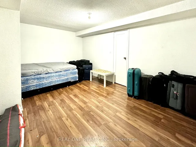 Additional image 36 of 403 Glenashton Dr