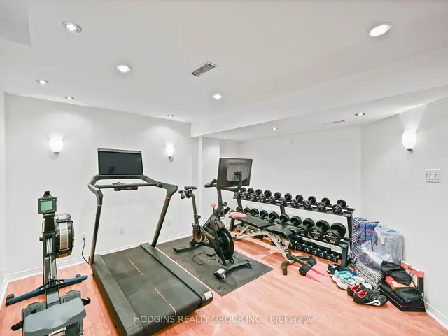 Additional image 29 of 887 Mays Cres