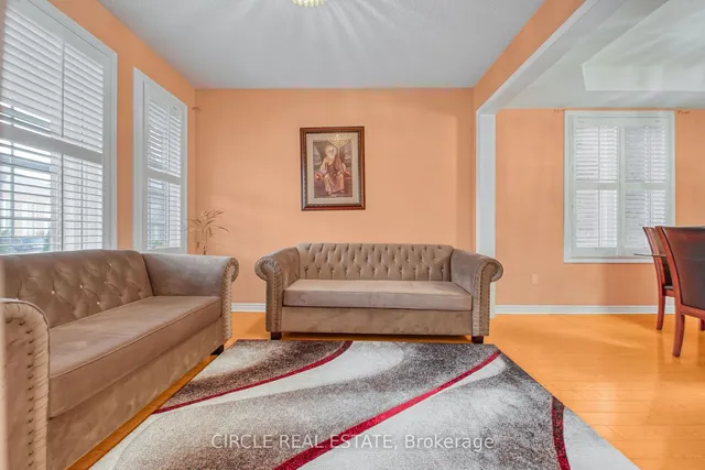 Additional image 7 of 82 Amaranth Cres