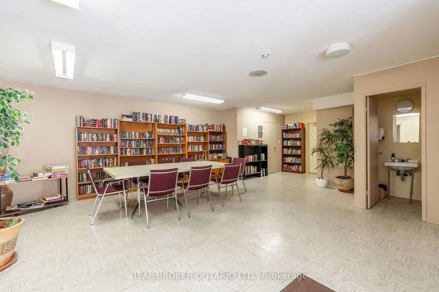 Additional image 33 of 975 Warwick Crt Unit 201