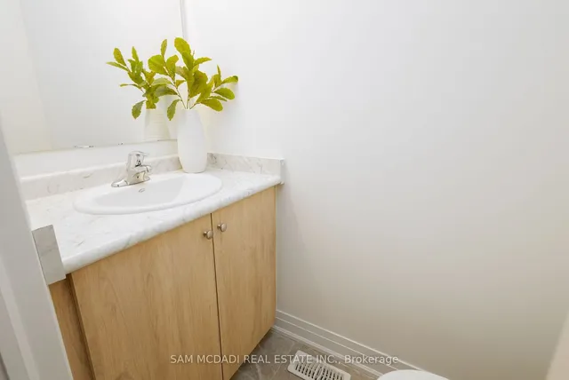 Additional image 22 of 2163 Royal Gala Circ