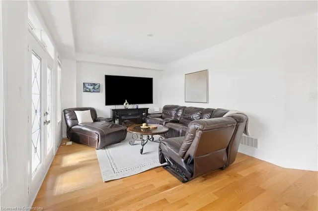 Additional image 3 of 495 Queen Mary Dr