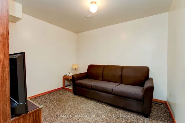 Additional image 30 of 42 Mallard Cres