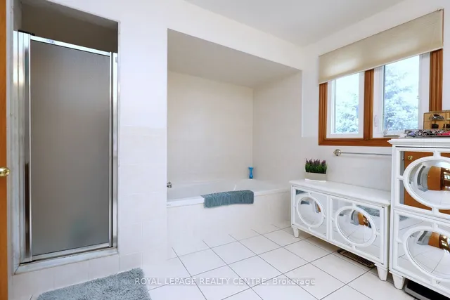 Additional image 19 of 4229 Capilano Crt