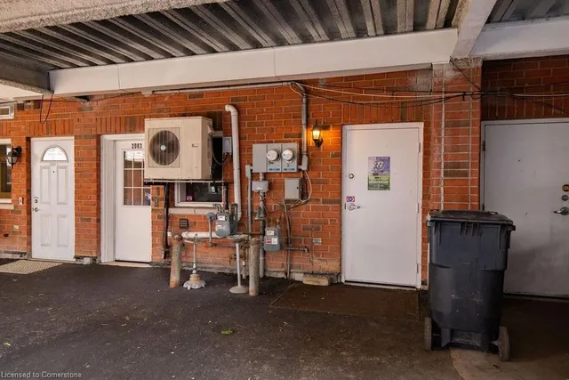 Additional image 47 of 2082 Pine St