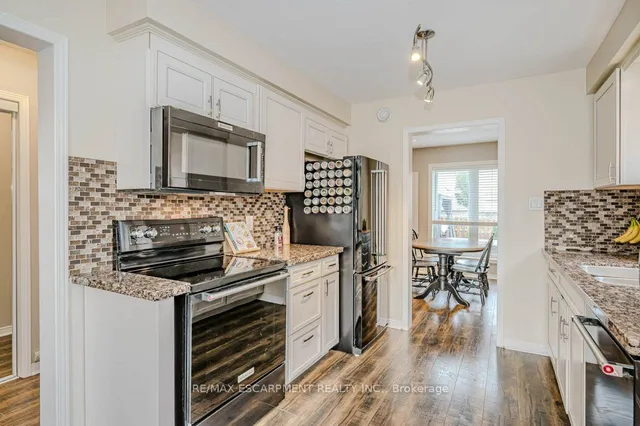 Additional image 12 of 633 Amelia Cres