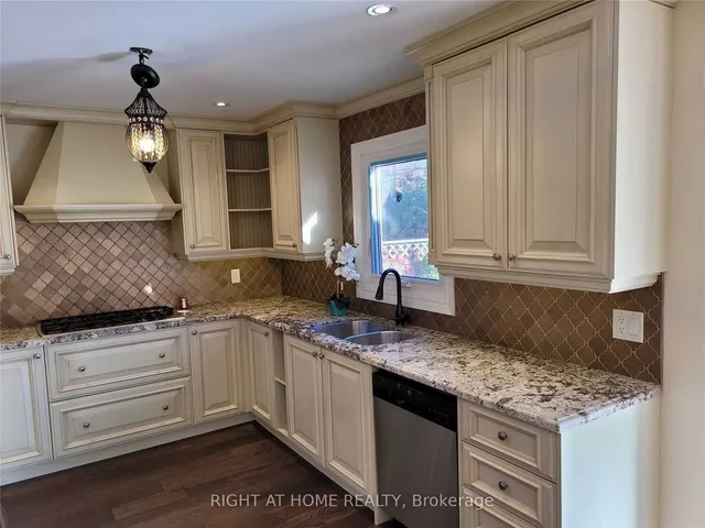 Additional image 17 of 1080 Glenashton Dr