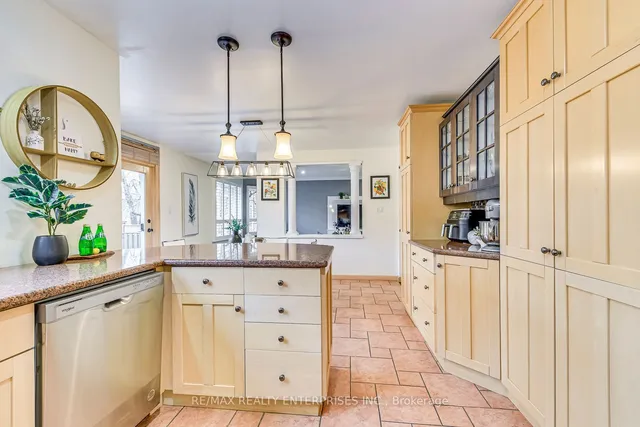 Additional image 13 of 2892 Arlington Dr