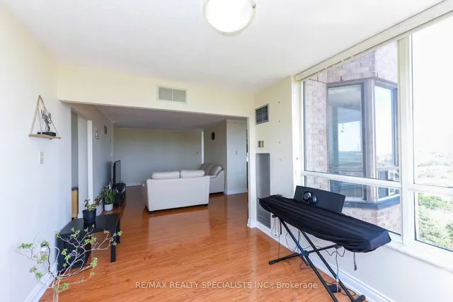 Additional image 5 of 20 Cherrytree Dr Unit 1010