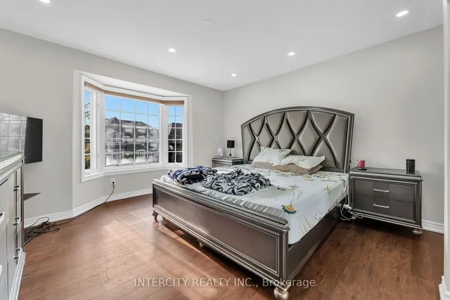 Additional image 30 of 7 Pika Tr