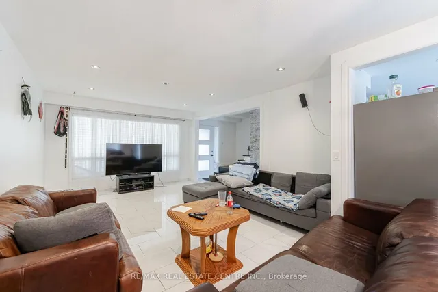 Additional image 30 of 90 Centre St