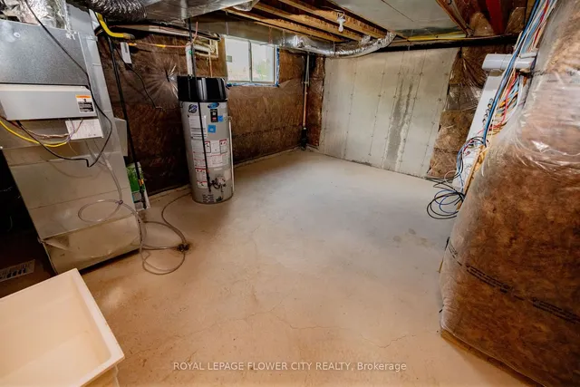 Additional image 11 of 38 Queenpost Dr