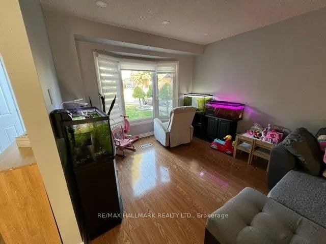 Additional image 34 of 49 Halfmoon Sq