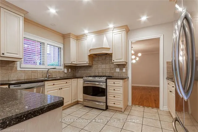 Additional image 7 of 398 BARCLAY Cres