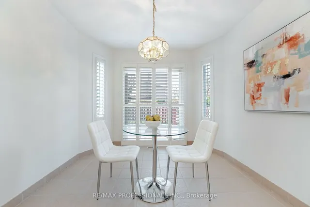 Additional image 10 of 141 Kingsbridge Garden Circ