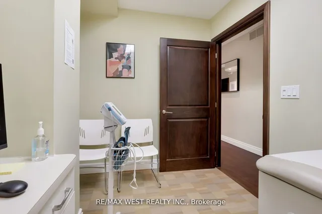 Additional image 9 of 96 Roncesvalles Ave