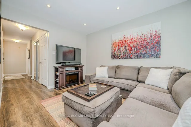 Additional image 6 of 633 Amelia Cres