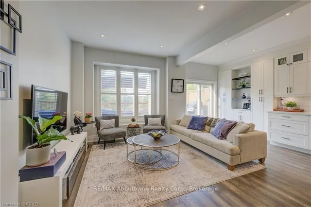 Additional image 16 of 300 RAVINEVIEW Way Unit 36