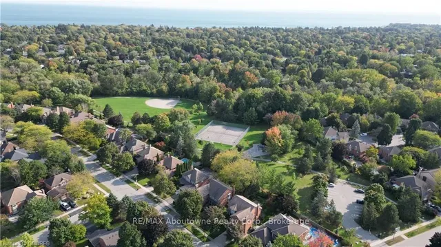 Additional image 37 of 398 BARCLAY Cres