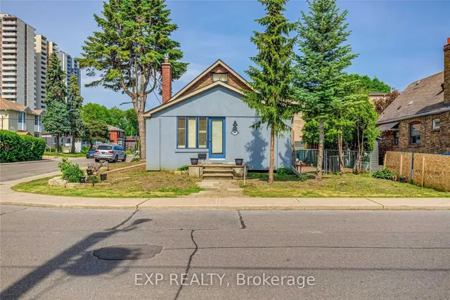 145 Leyton Ave