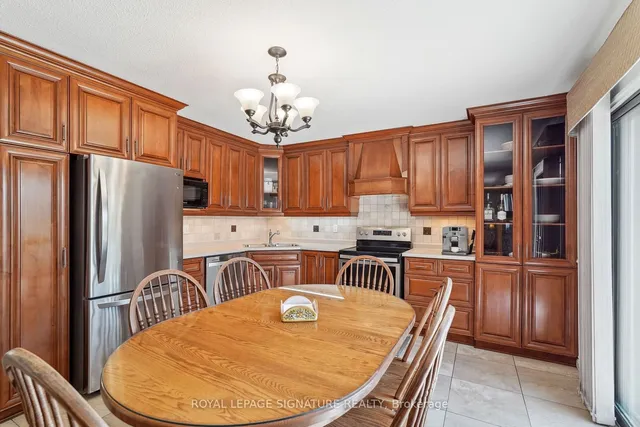 Additional image 28 of 38 Larchmere Ave