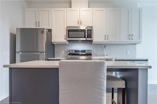 Additional image 11 of 95 Dundas Street West St Unit 310