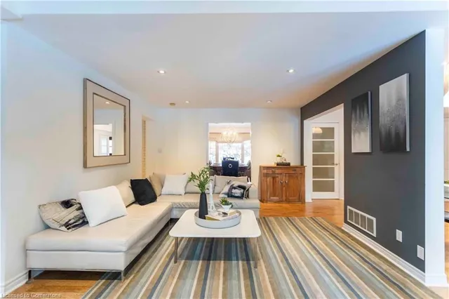 Additional image 6 of 2150 Elmhurst Ave