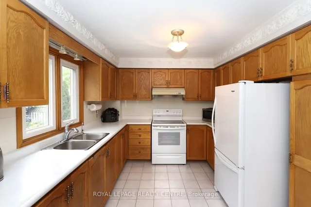 Additional image 10 of 4229 Capilano Crt