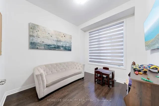 Additional image 10 of 398 Spyglass Green