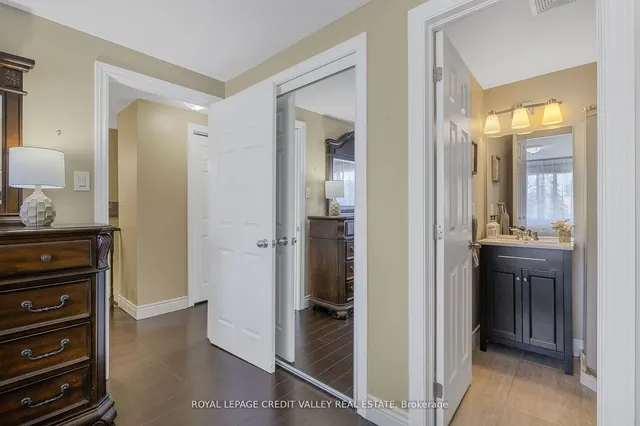 Additional image 16 of 28 Kincaid Crt