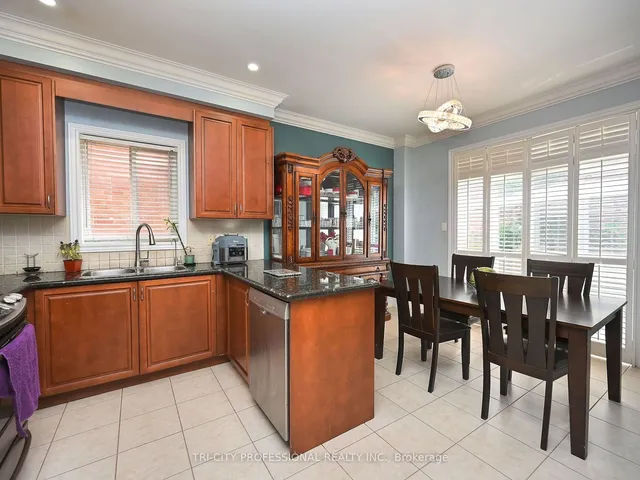 Additional image 17 of 112 Stoneylake Ave