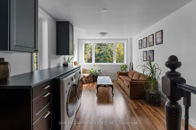 Additional image 15 of 951 Dundas St