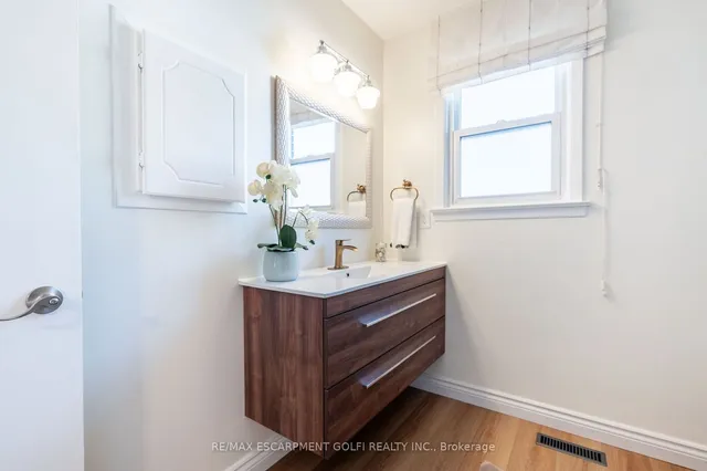 Additional image 11 of 586 Renforth Dr Unit 40