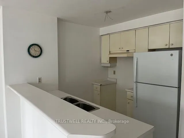 Additional image 4 of 10 Yonge St Unit 609
