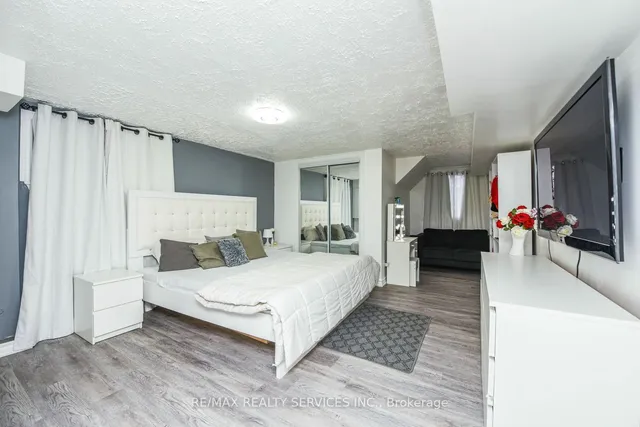 Additional image 26 of 3646 Corliss Cres