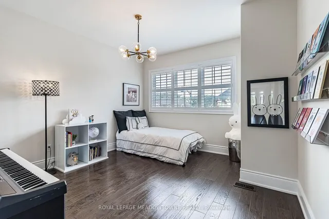 Additional image 16 of 21 Provost Tr